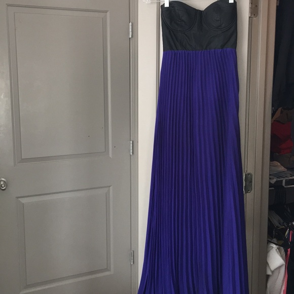 Dress - Picture 1 of 3